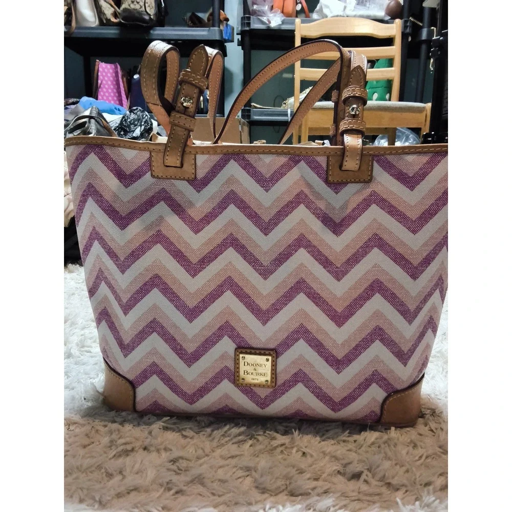 59.Dooney & Bourke Chevron Tote Bag Pink Purple Zig Zag Coated CanvasLeatherTrim